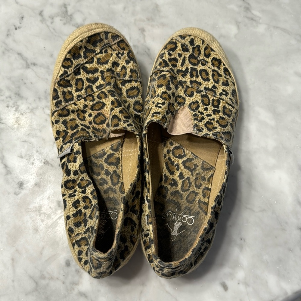 Corkey cheeta print flats